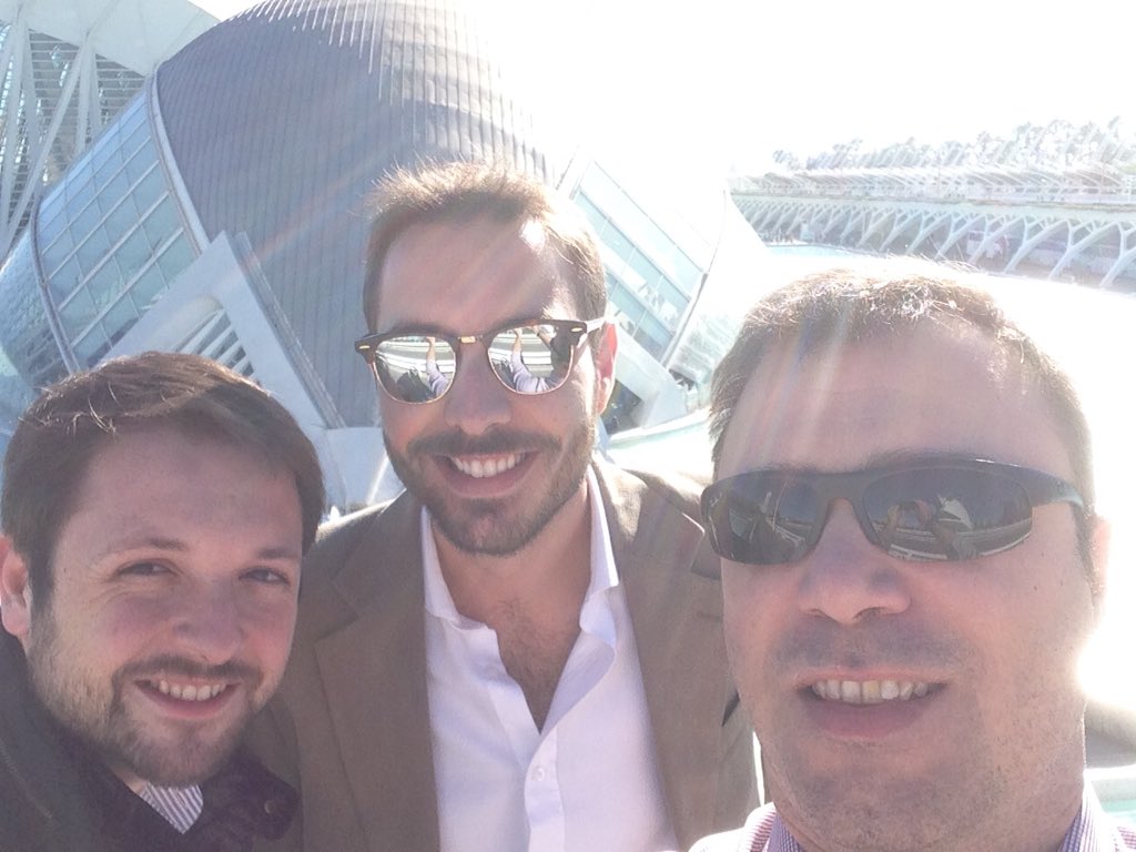 ildepg's tweet photo. En #Valencia, camino de la presentación del #programaPP para el #20D @dalvarez37 @vchacont https://t.co/8KK44FrEgJ