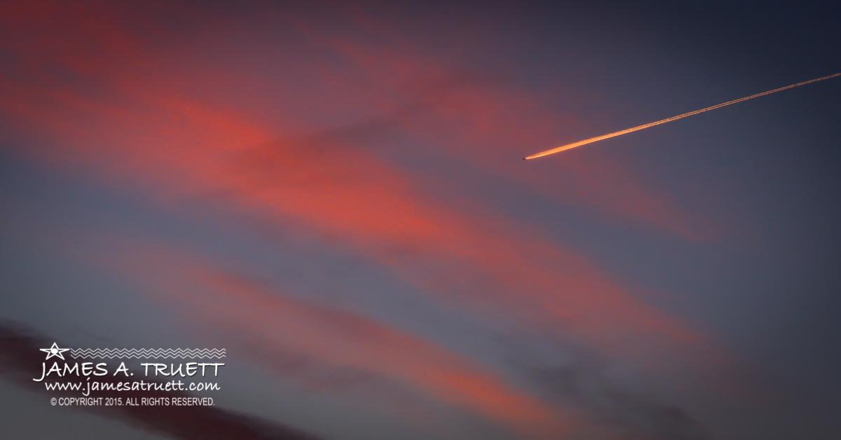 InspiraGuide's tweet photo. An Eastbound jet races into the sunrise over #Ireland's Shannon Airport: https://t.co/M0bzLRAA9u https://t.co/6ifb657xaH RT @JamesTruett