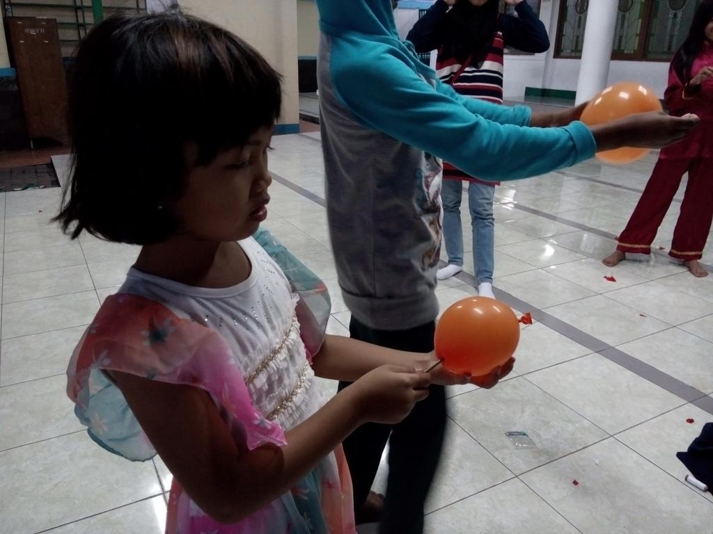 SSChildBandung's tweet photo. Mulai nusuk-nusuk 😂 #KBMBUBAT https://t.co/UzWyhmVkLI