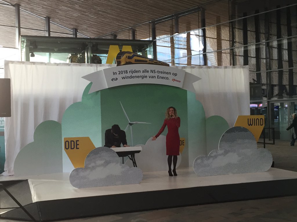 guidofrenken's tweet photo. #GroeneTopTrein in winderig Rotterdam met orkaankracht toegezongen. Dank voor ode a/d wind https://t.co/y4jzBICG9x
