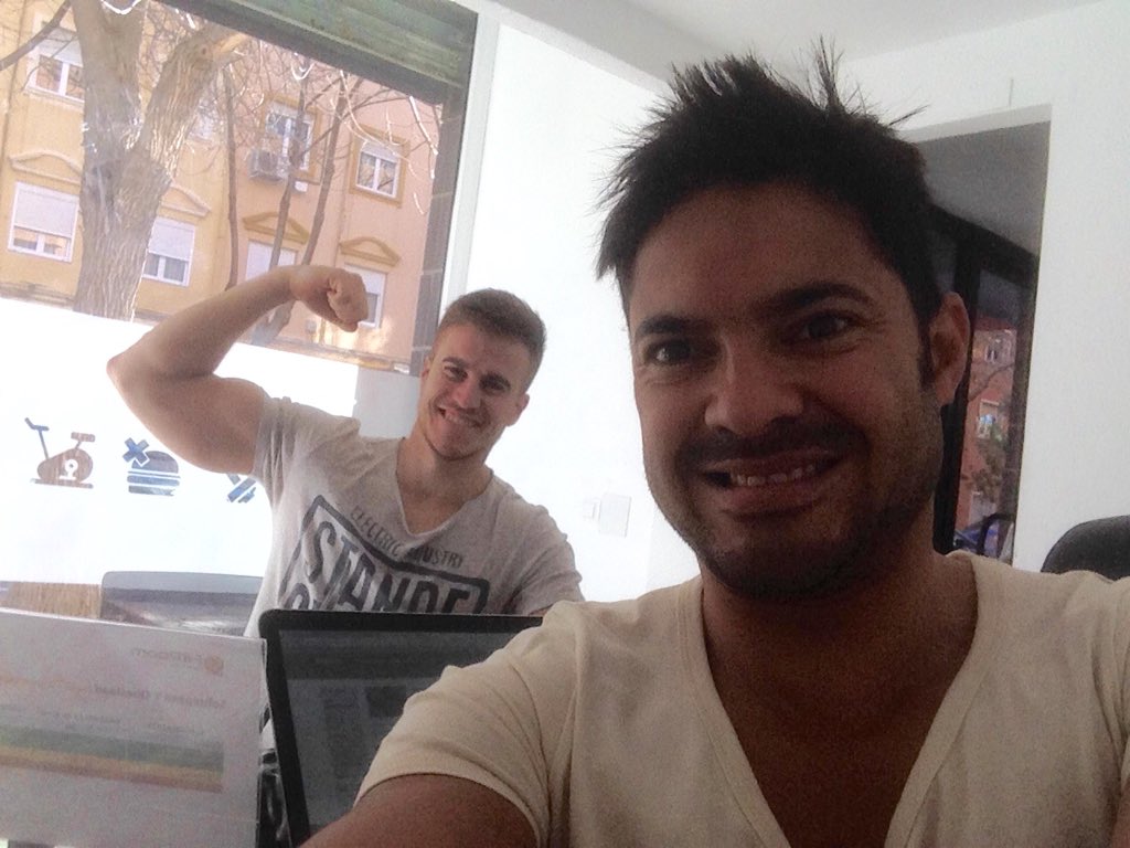 gabriel_arape's tweet photo. Working hard time #Coaching2.0 https://t.co/sv82ulAuWx