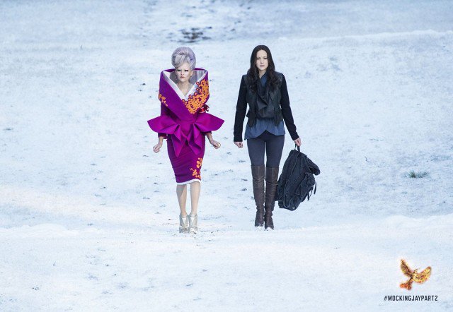 Minniesducky's tweet photo. New on the #fashion won't stop.We gathered  all the #custumes and #redcarpet outfits of the #mockingjaypart2 https://t.co/15iFSTHhUV