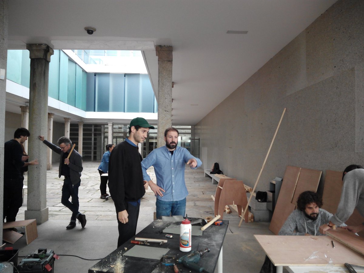CIDEAcoruna's tweet photo. En plena acción con Tomás Alonso. Non esquezades, hoxe ás 19:30 conferencia aberta @FundLuisSeoane @CulturaCoruna https://t.co/ehBatALQtA