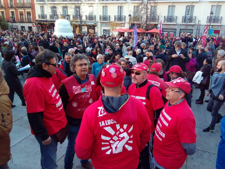 Representación de <a href="/cocacolaenlucha/">CocaCola en lucha</a>  en la concentración en contra de la Guerra Madrid.