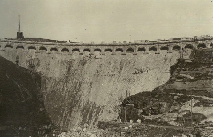 serapa79's tweet photo. Proyecto,construcción e inauguración de la Presa Conde de Guadalhorce (Fuentes: J. Andalucía y C.H.Guadalquivir). https://t.co/6cDrqkxRpX