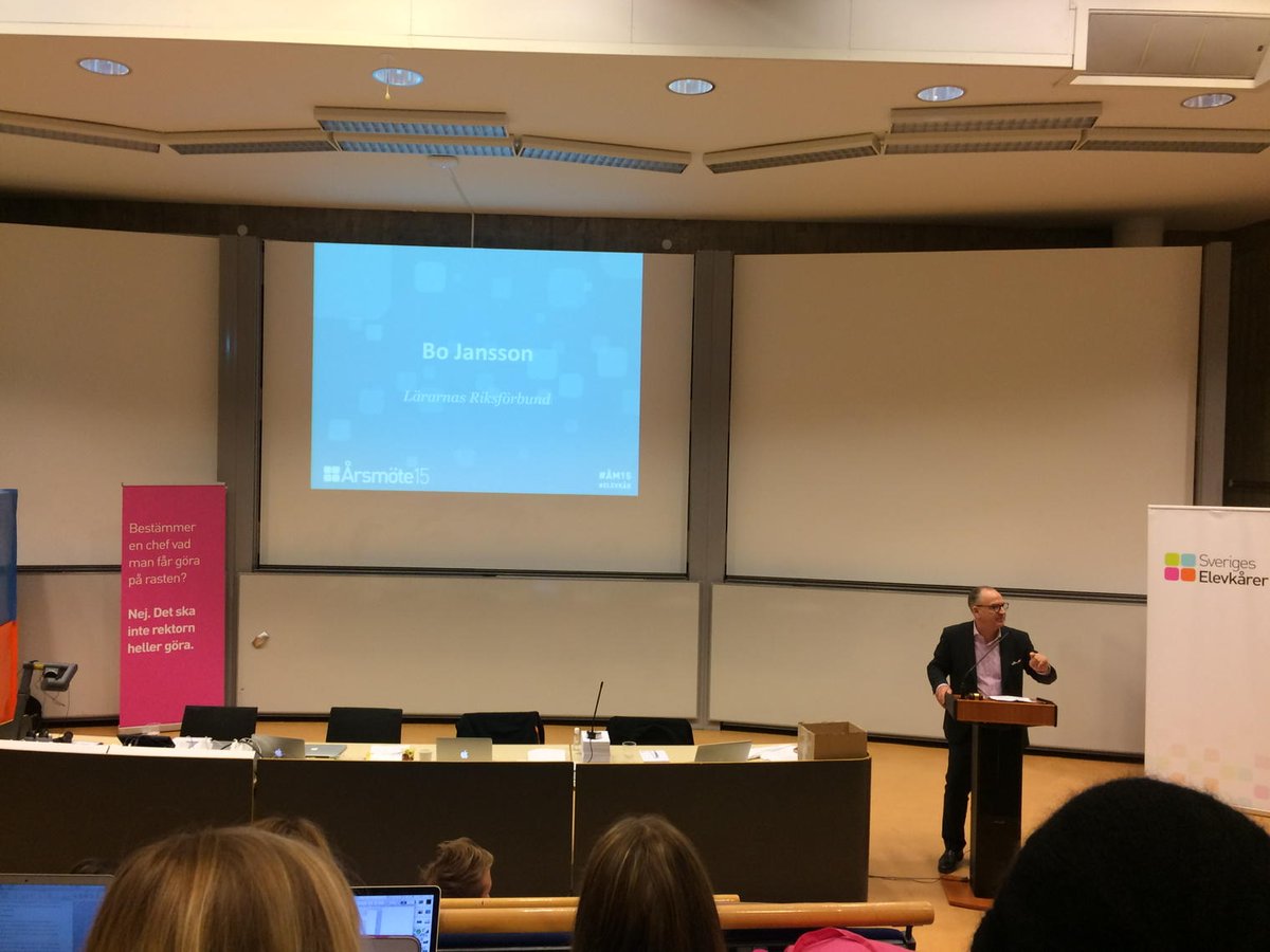 SRElevkar's tweet photo. Snart drar förhandlingarna för Sveriges Elevkårers årsmöte igång, men nu Bo Jansson från Lärarnas Riksförbund #ÅM15 https://t.co/WLya0tst5F