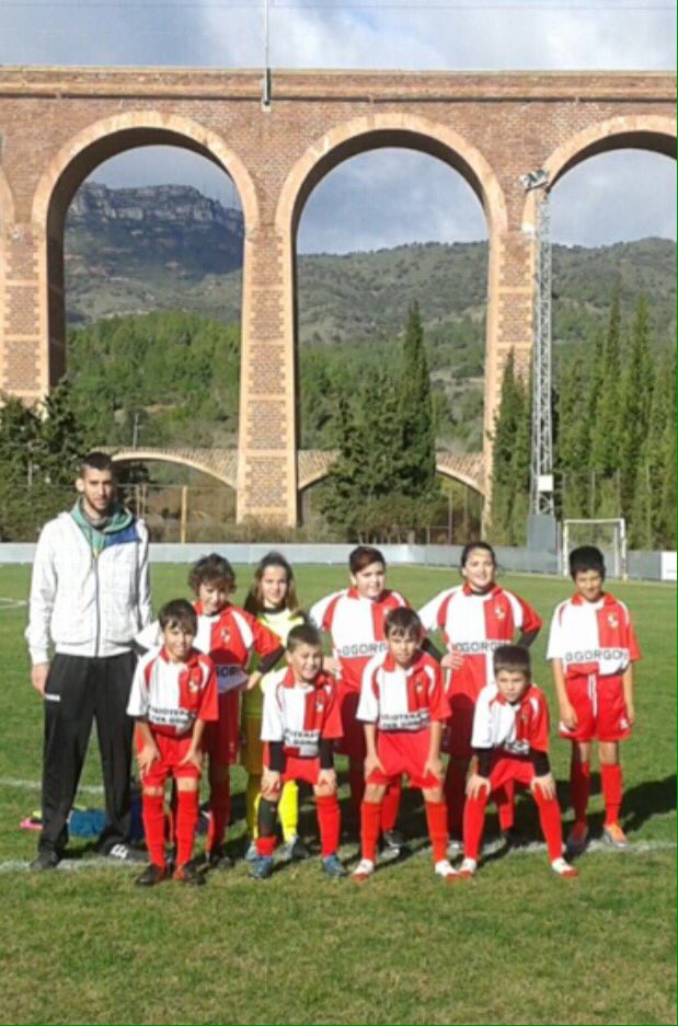 josepmariatost's tweet photo. #FCBaroniadEscornalbou estrena equipació!! #blanc/vermell #banderadelaBaronia! #Riudecanyes #delCamp #BaixCamp https://t.co/rhCAlG2jv1