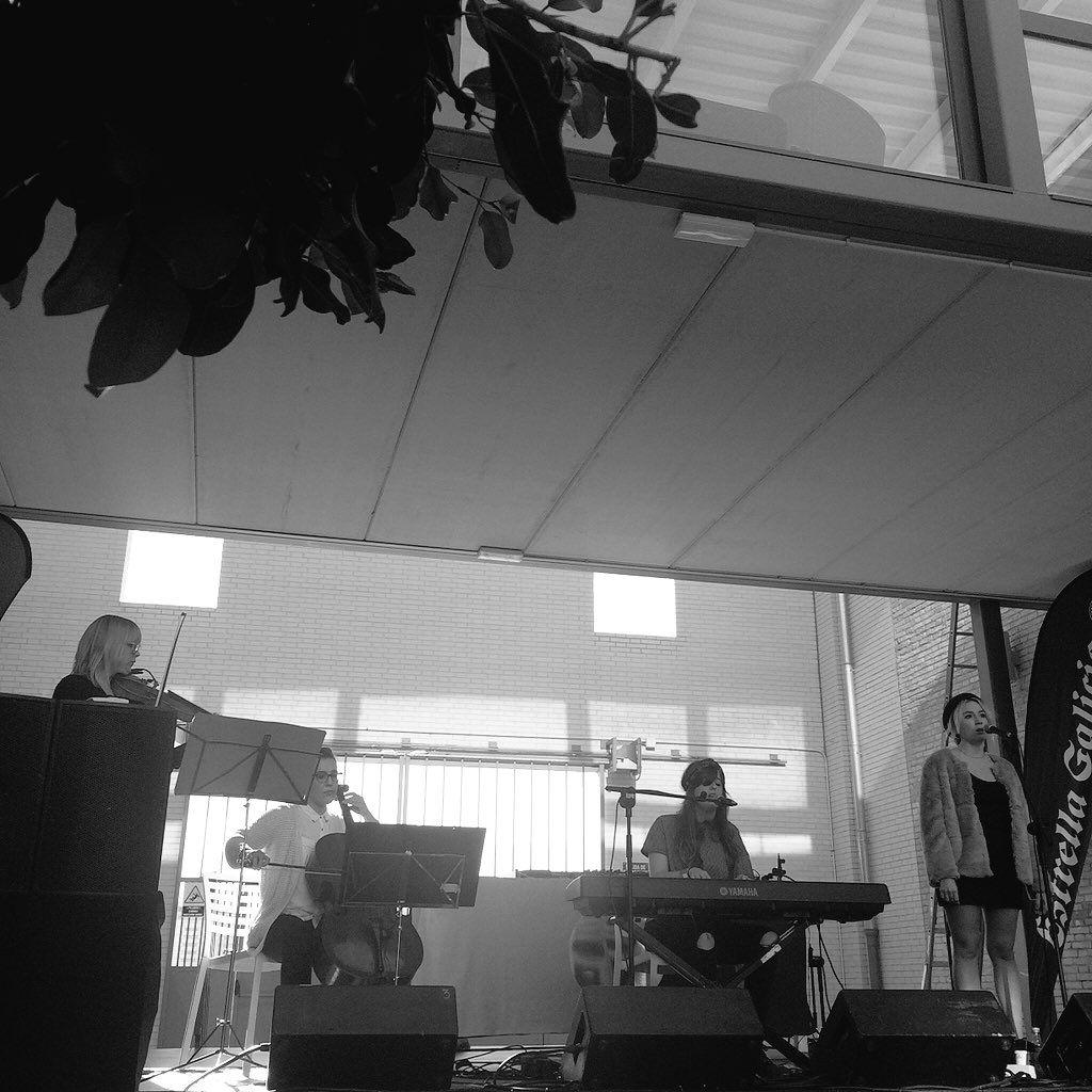 gramoladekeith's tweet photo. Toca la cadencia de #JuneKaleidoscope, ahora mismo en el @SheisTheFest #STF2015 https://t.co/ylix4OWYEg
