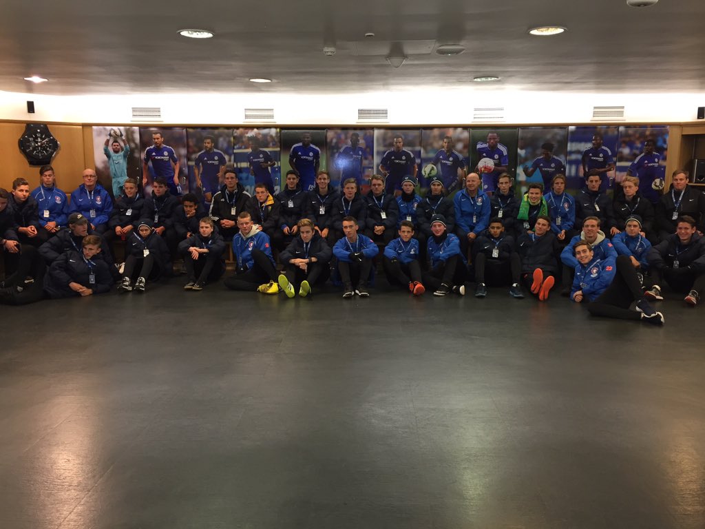CompleteSportsS's tweet photo. Our Australian group loving the @ChelseaFC stadium tour ⚽️ #lovetotour #ChelseaFC #stamfordbridge https://t.co/PqCs3DD1kz
