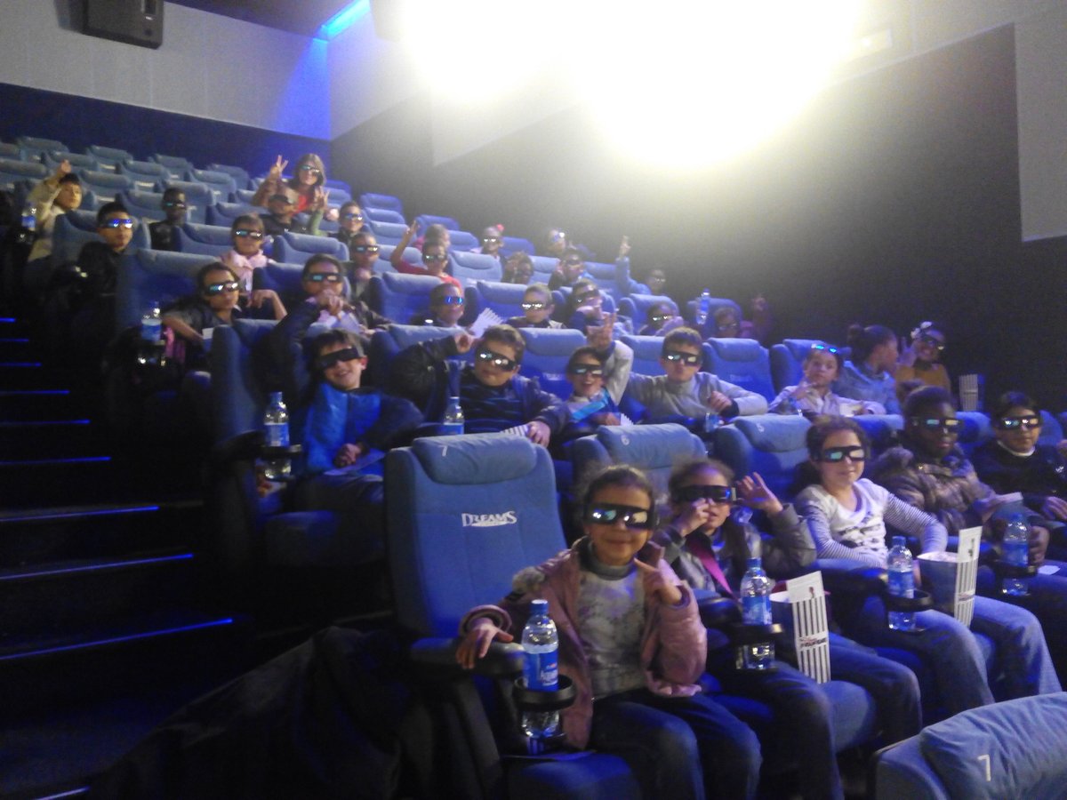 Dopos_Iceas's tweet photo. Los chavales de las tres #Dopos han acudido al preestreno del "El viaje de Arlo" en 3D, gracias a @DisneyVoluntEAR https://t.co/h2iWrdHRbU