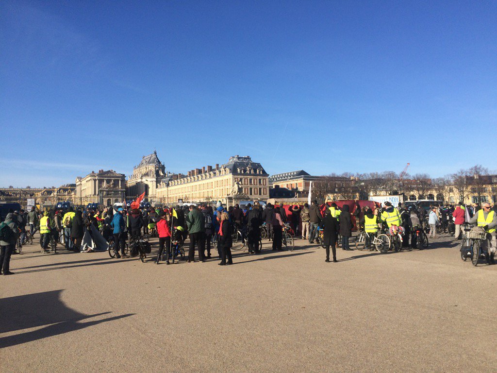 MSLC21's tweet photo. #mslc21 arriver sur la place d'armes #Versailles même pas cop! https://t.co/USQvfqmL91