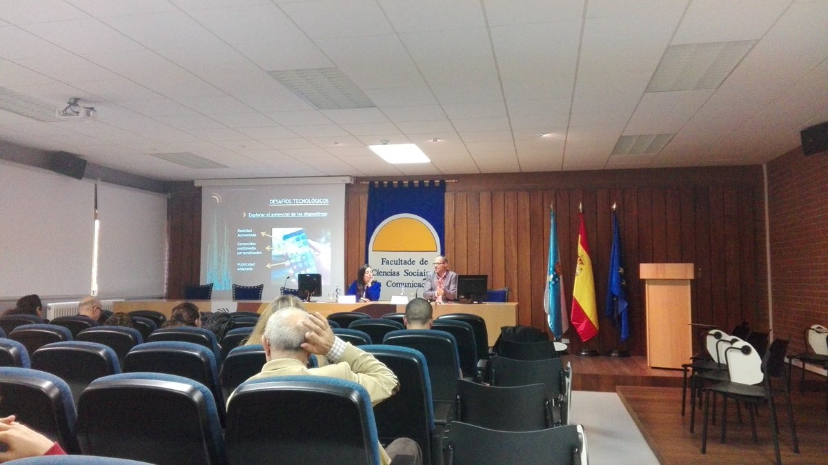 DoloresAragonRL's tweet photo. @jcanavilhas en #xescom sobre los desafíos tecnológicos para medios: la movilidad por el dispositivo https://t.co/SJUNPke9Q3
