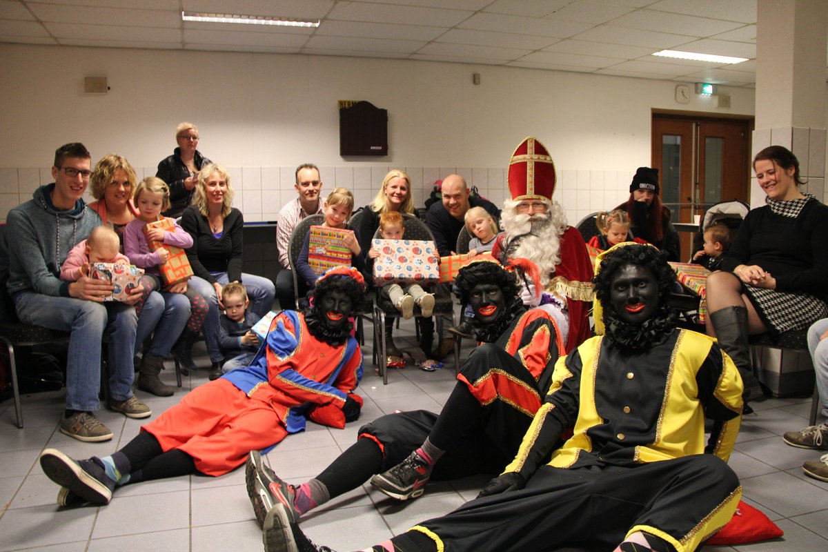Dick_de_Gelder's tweet image. Ook dit jaar zijn alle Codema-kinderen weer bezocht door Sinterklaas! @Codemasystems