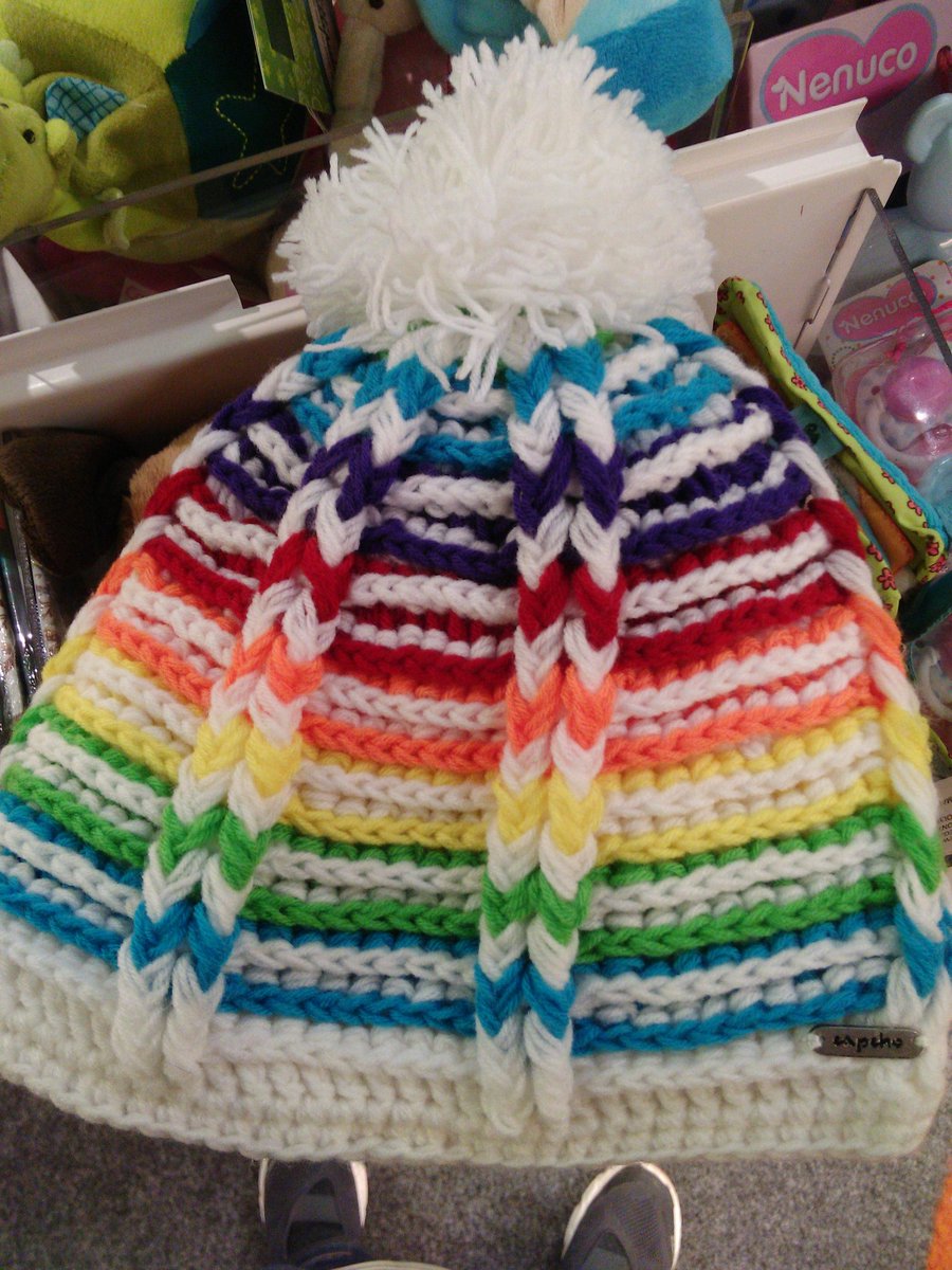 Fillclaire's tweet photo. Claire's bonnet...nouvelle version ...#HappinessIsBack 😁😁😁😁😁😁😁👍 https://t.co/xNY35fV0m5