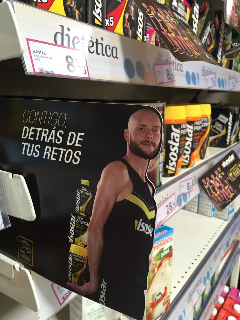 mreyesf11's tweet photo. Estar comprant i veure el teu cartell, quina ilusió m'ha fet! Et desitjo el millor 😊 @jaumeleiva ets molt gran! https://t.co/OTg1F8DwUi