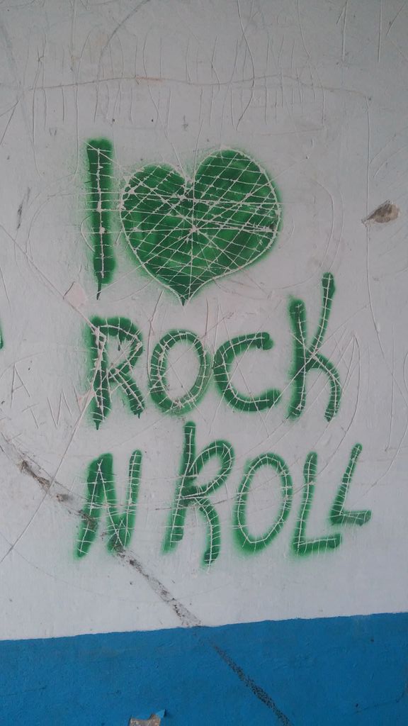 RobertLeto2612's tweet photo. Ну хоть кто то в нашем мухосранске,любит нормальную музыку https://t.co/sELbxlZszY