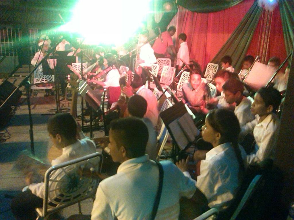 SistemStBarbara's tweet photo. Inicio de la navidad.  Excelente trabajo profesores núcleo Santa Bárbara @elsistema @SistMon @SistPun https://t.co/5xBihLcaVy