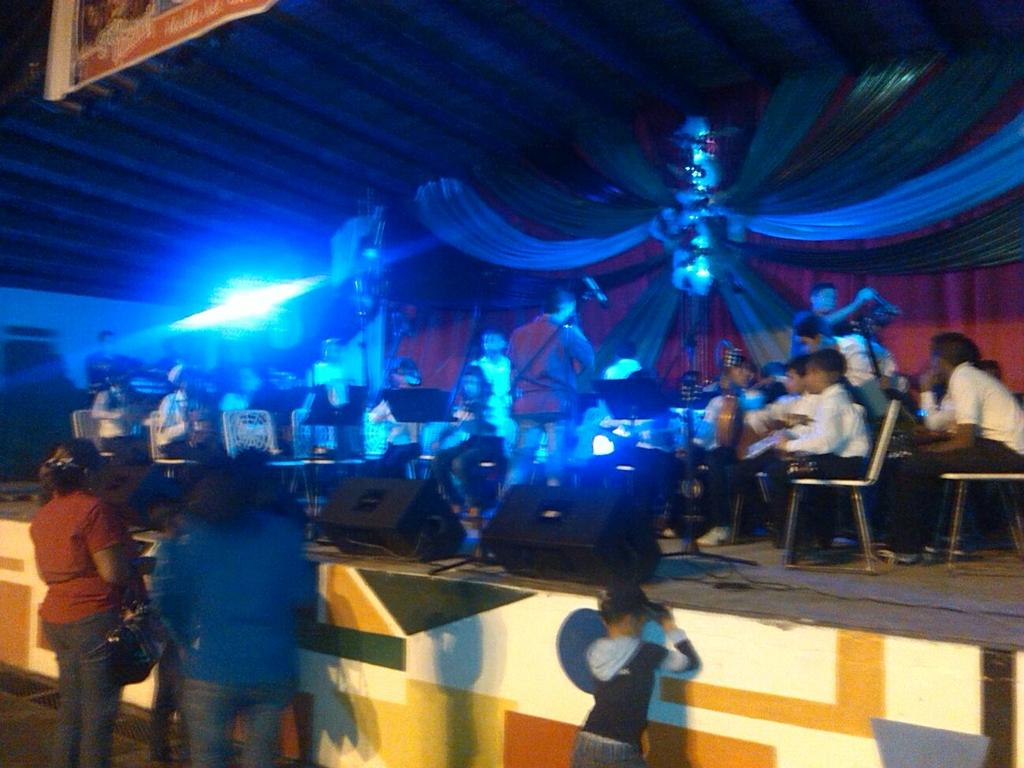 Inicio de la navidad.  Excelente trabajo profesores núcleo Santa Bárbara <a href="/elsistema/">El Sistema</a> <a href="/SistMon/">Sistema Monagas</a> <a href="/SistPun/">Orquesta de Punceres</a>