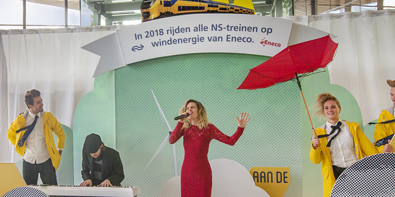 Zangeres <a href="/Krystlmusic/">Krystl</a> brengt een Ode aan de Wind. Beluister het nummer hier: ns.nl/groenetrein