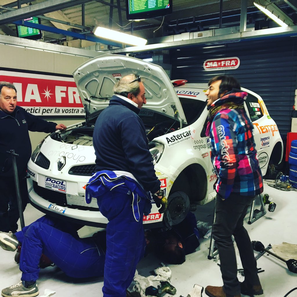 Poolracing_team's tweet photo. Splendido lavoro dei nostri meccanici al #MonzaRallyShow! SI RIPARTE 🚗 https://t.co/3JFmq4jpBo