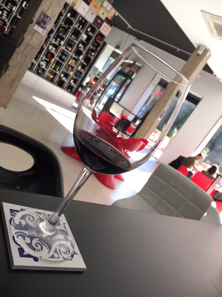 unamiradaphoto's tweet photo. Terminamos la semana de fotos y el mejor "piscolabis" con @AnimaetLutum en @lugardelvinocom https://t.co/1wbE2v9H2u