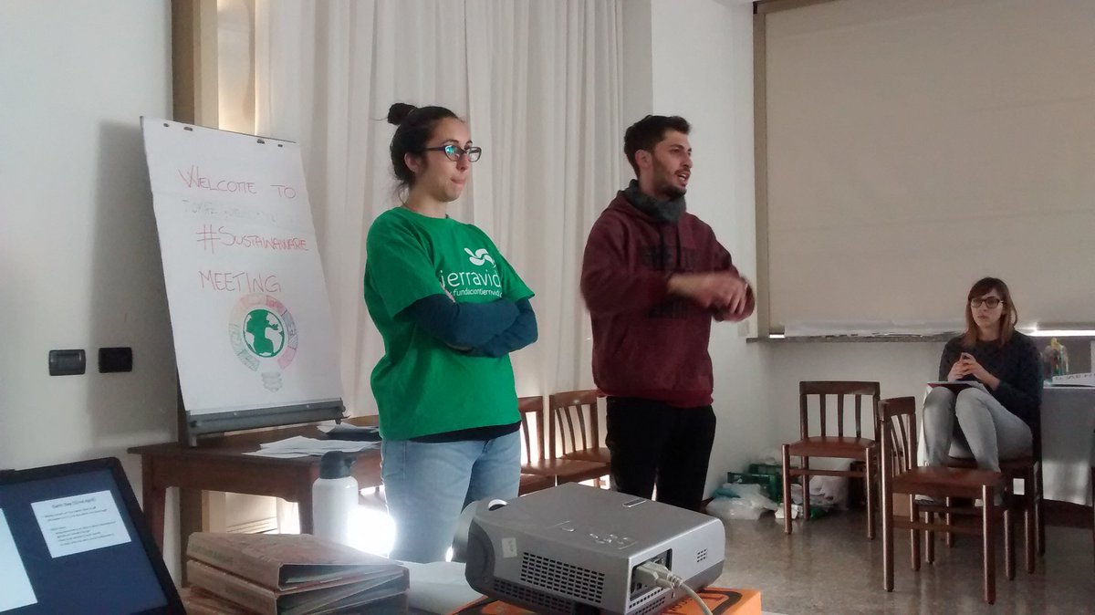 denipeduzzi's tweet photo. Hoy con @josema923 representando a @FundTierraVida en @sustain_aware Italia https://t.co/3w9NXQNqLa