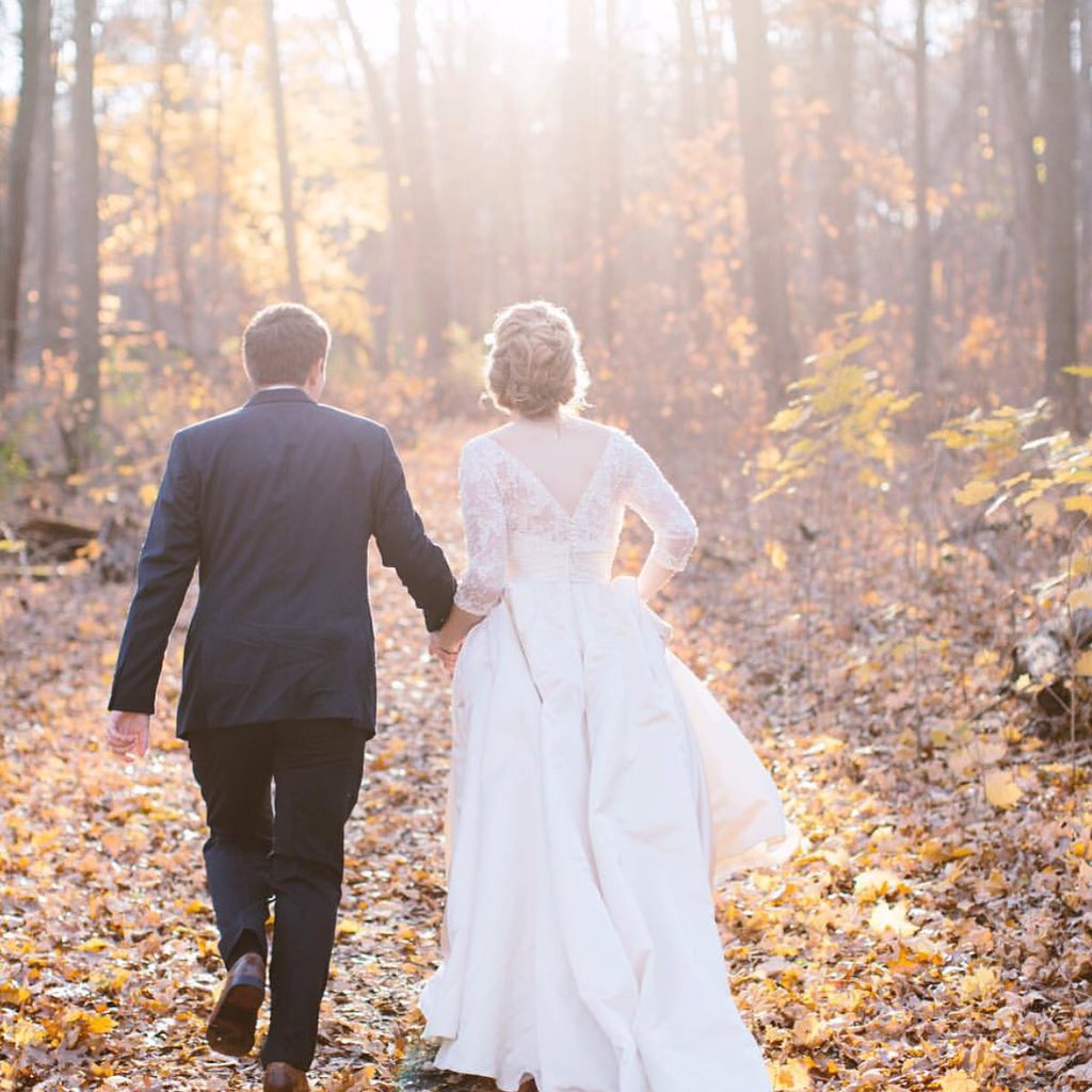 rothdesigner's tweet photo. Fall weather โ๏ธ Fall brides ๐ฐ๐ป๐ #michelleroth #fallbrides #inspo #wedding https://t.co/NjAOQ0pw3j