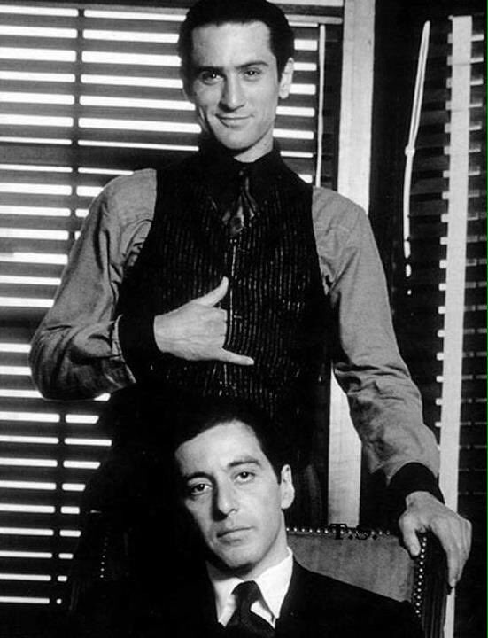 CoinWuTang's tweet photo. Robert De Niro y Al Pacino en el set de El Padrino Parte II, 1974 https://t.co/tb0AD1nYmD