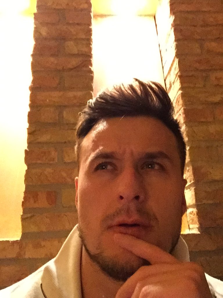 paszaBiceps's tweet photo. @Thooorin @RLewisReports  are you guys showing some karate skills today not sure if i should come #mma #ufc DHW https://t.co/iEDRmx0Yaw