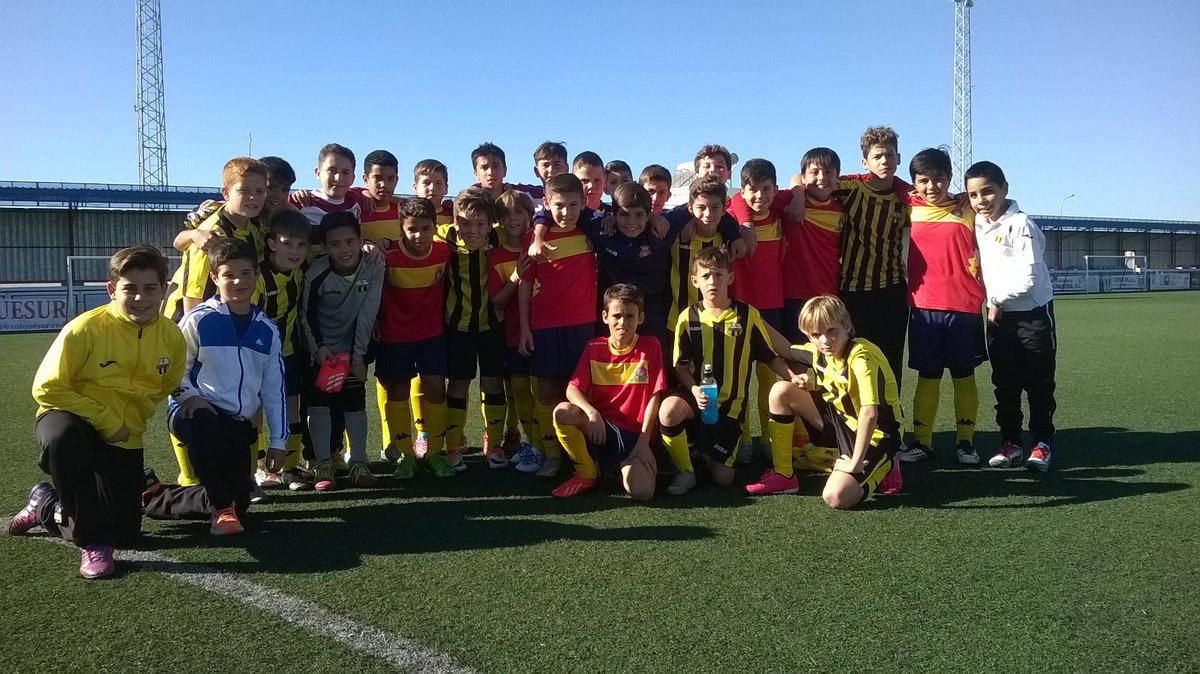 lospalacioscf's tweet photo. Por encima del resultado en un derby, lo mas importante es la buena armonía entre ambos equipos.
Enhorabuena https://t.co/AcHL7ymVhj