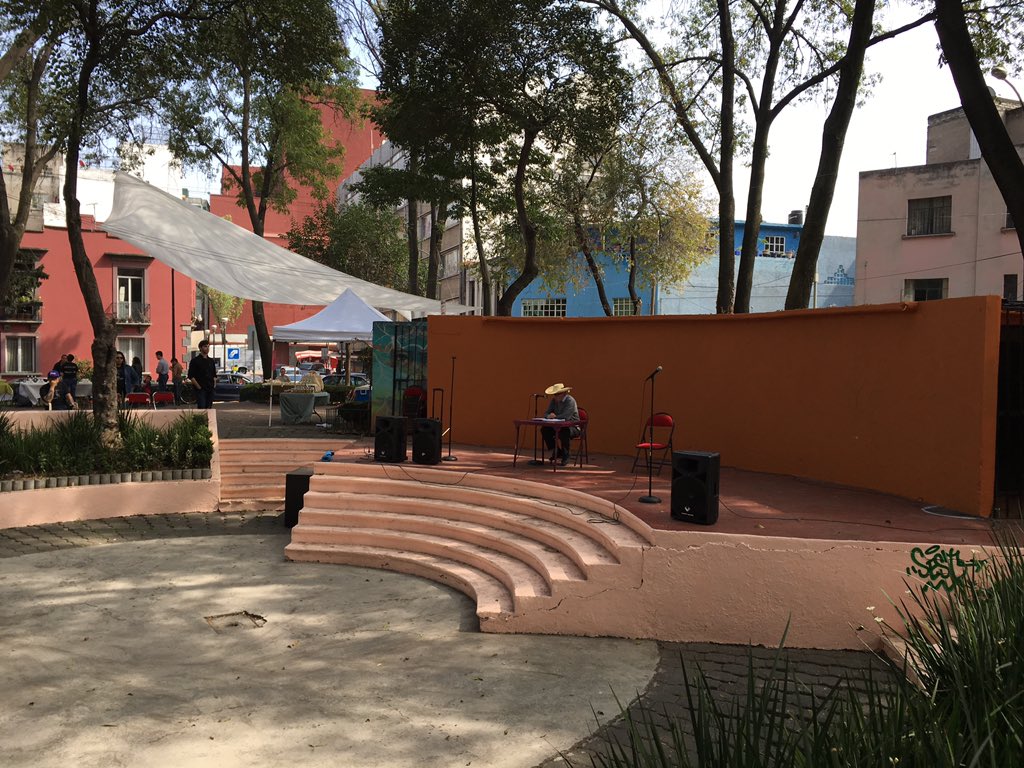 romitamiamor's tweet photo. Cuenta cuentos incipientes que lo hacen con pasión. ¡Taller de Creación Literaria en @Romitamiamor! #CCRCarte de https://t.co/yporMXgGiY