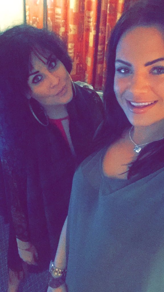 JessicaWellman1's tweet photo. Latching onto Sarah tonight for @disclosure 😉 https://t.co/iCO7CnubAC