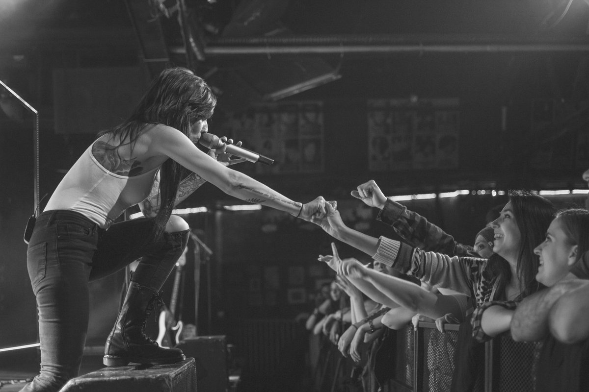 paulanicole13's tweet photo. I love this photo I took of @lights #lightslivepass https://t.co/cm1i2Pkhgl