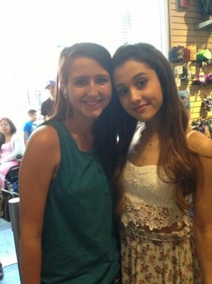 nataliedaisy_'s tweet photo. Ariana with fans in 2013 :) https://t.co/1xOVMIUbCo