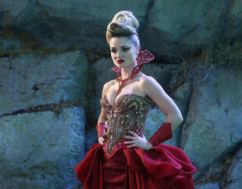 A belated #FF to my ally, the Red Queen. ♥️♠️