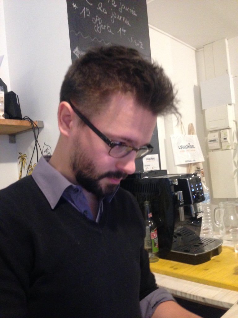 JackBluffBattle's tweet photo. Ils appellent ca des lunettes, j'ai essayé, ca marche pas, je vois pas le tresor a l horizon :/ #swtln #gsb2015 https://t.co/ZAJc6Bd3zm