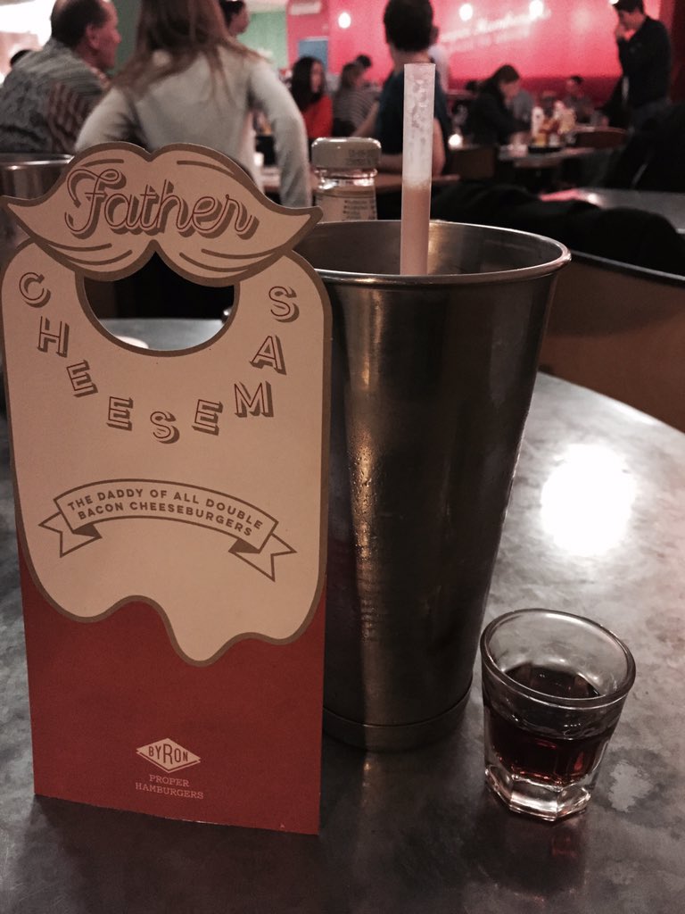 Chlolo_B's tweet photo. Hard shake and Father Christmas hamburger @byronhamburgers with the boyfriend ;) #SaturdayNight https://t.co/MqQkjWhD2I