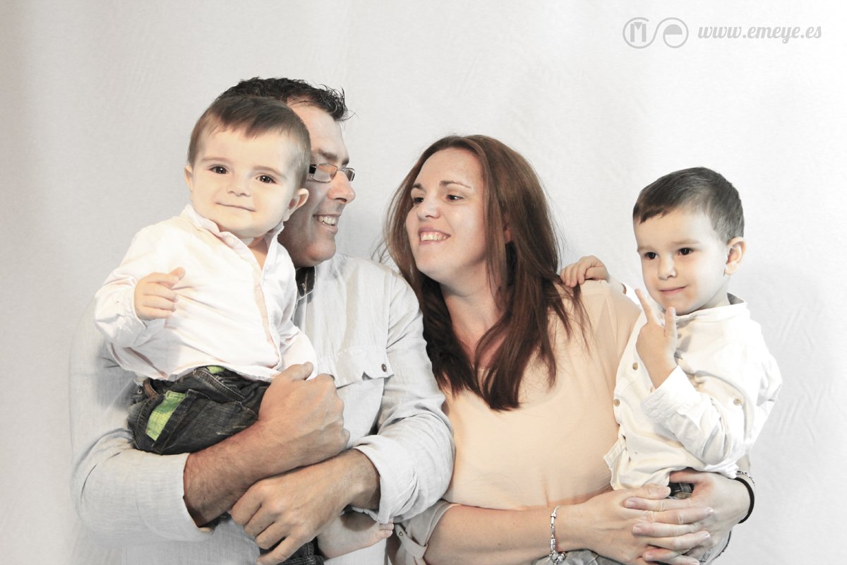MyEemeye's tweet photo. #FotosFamiliares #EstudioFotográfico #FotografíaProfesional #Familia #fotografia https://t.co/PQkG2NeDH4 https://t.co/pEamd5r1sN
