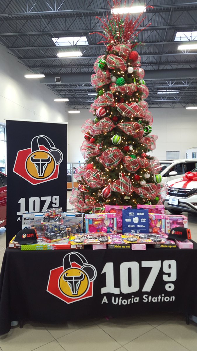 ZonaMX991's tweet photo. #NTXHonda En vivo @DannyLuna desde @HondaFortWorth hasta las 2pm regalando juguetes. @NTXHonda #NavidadesHonda https://t.co/8d2FkislwR