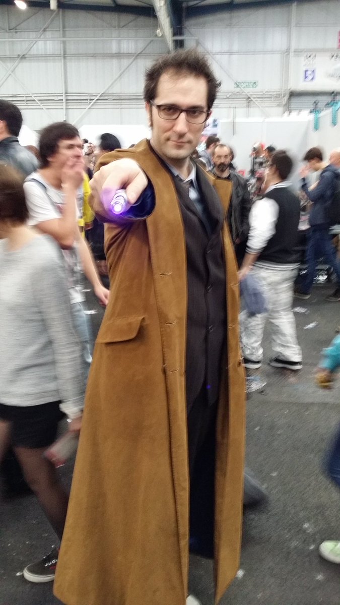 TomVlad64's tweet photo. Pas mal le doctor who au #TGS2015 #cosplay @DW_FR @bbcdoctorwho https://t.co/ouhYPyGQ64