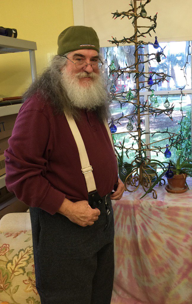 Eddie Pickett the Singing Santa! Christmas Tree Lighting Fest 3p on main stage by <a href="/JekyllClubHotel/">Jekyll Island Club Resort</a>. <a href="/PierRoadEvents/">Pier Road Events</a>