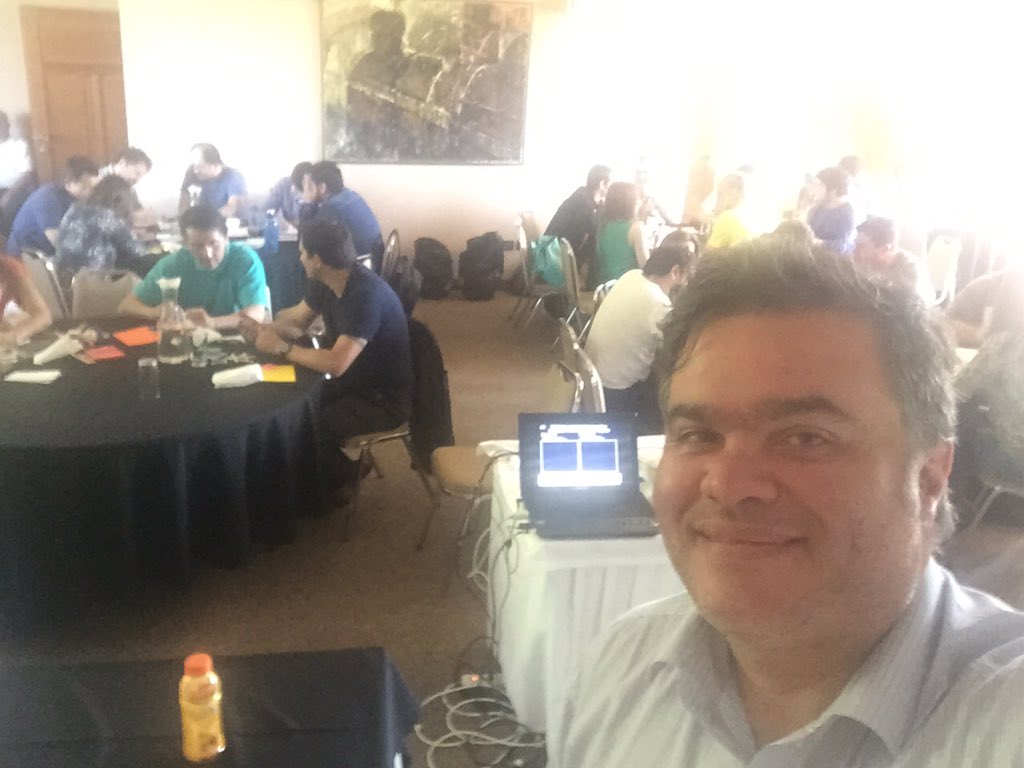 javrusso's tweet photo. Todo pasando en taller de innovación  https://t.co/i8RFBUiEEs https://t.co/UB2LDyAnyO