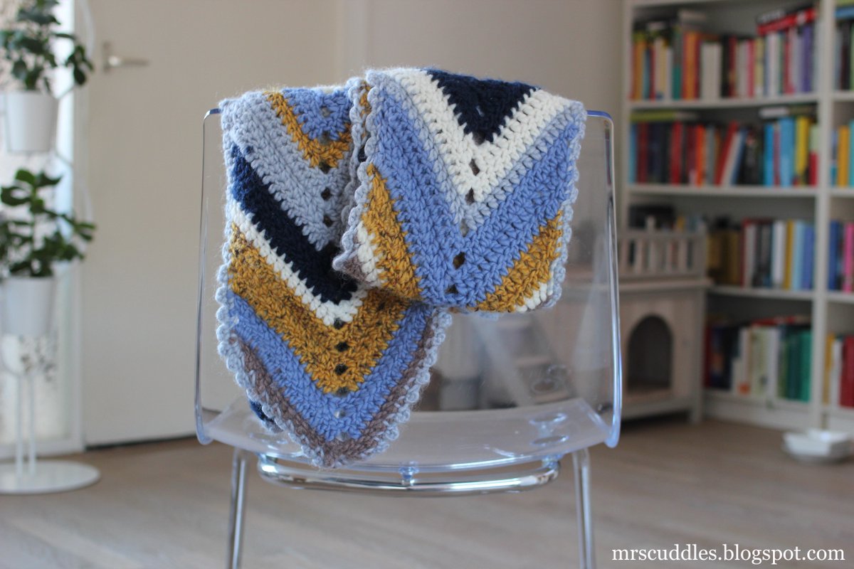 Hi <a href="/Garnstudio/">DROPS Design</a> wanted to let you know I made a scarf using Eskimo and a Garnstudio pattern! mrscuddles.blogspot.nl/2015/11/v-scar…