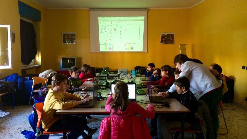 Coderdojo_LR's tweet image. Anche oggi i bambini imparano a programmare con @scratch al #coderdojoLR a Bra ~ @CollineDigitali @TuLangheRoero