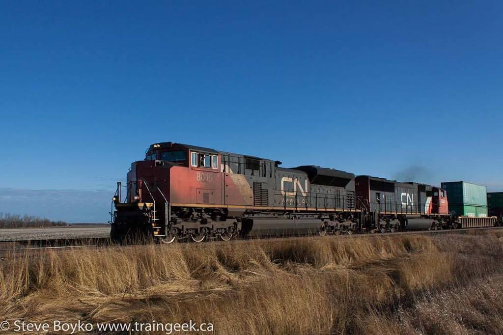 stevetraingeek's tweet photo. The conductor gives a wave from grimy #CN8019.
#winnipeg #railwaysofcanada #train_chasers … https://t.co/PH0TkzOSh8 https://t.co/He3kWBoJfN