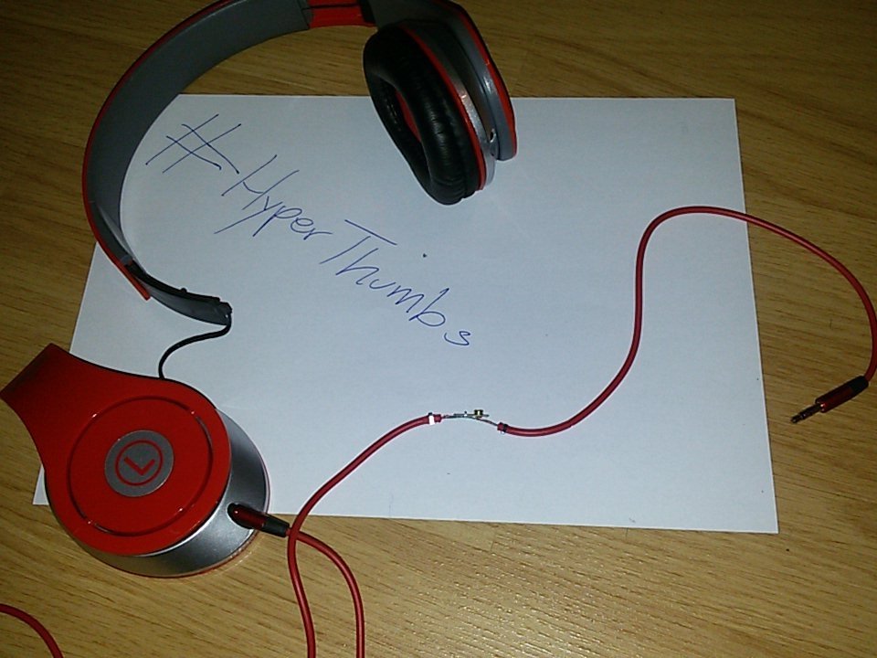 Kevin_So_So's tweet photo. #HyperThumbs habe es schon schwer mit meinem Namen: #Kevin
Aber mit diesem Headset habe ich es noch viel schwerer! https://t.co/vAZ6GU7a9q