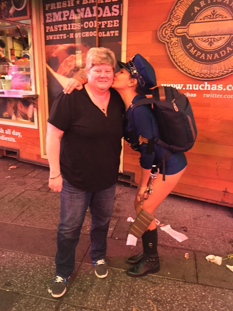 FluffLanglois's tweet photo. @SMacPherson07 the sexy New York cop 😜 https://t.co/B5szdqJqXD