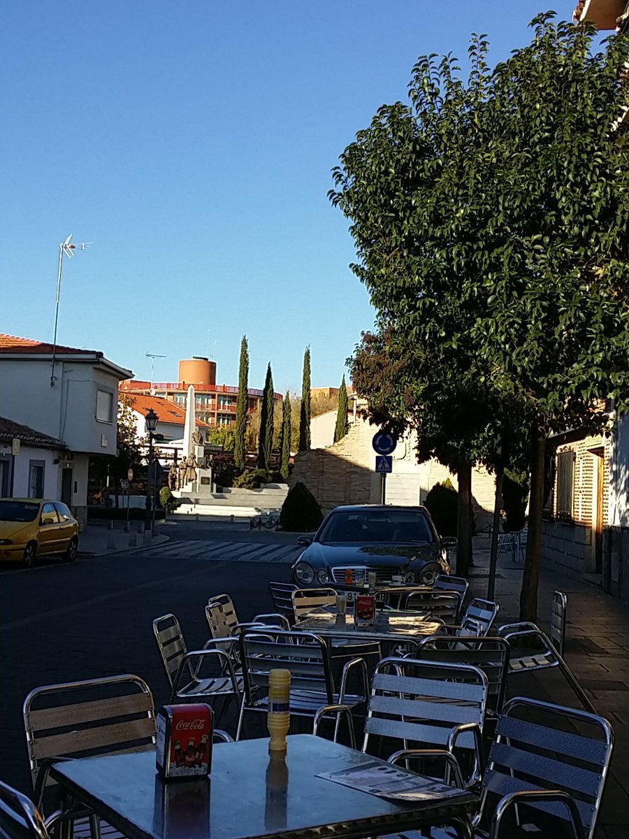 Comiendo rico rico. A ver si #adivinas donde <a href="/RolandoACuevas/">Rolando Cuevas</a> 😊😊