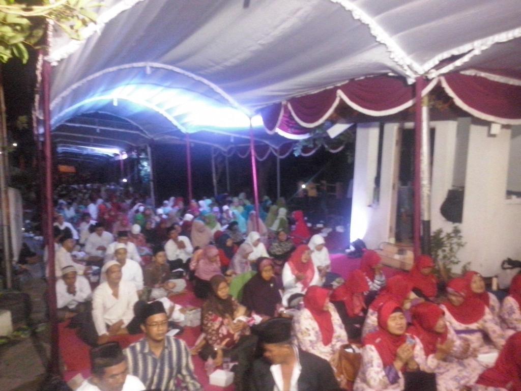sedulurehendi's tweet photo. Di kediaman calon wali kota @hendrarprihadi sdg berlangsung Istighosah &amp; Do"a bersama #SemarangHebat #coblos2saja https://t.co/igmwdhTYSt