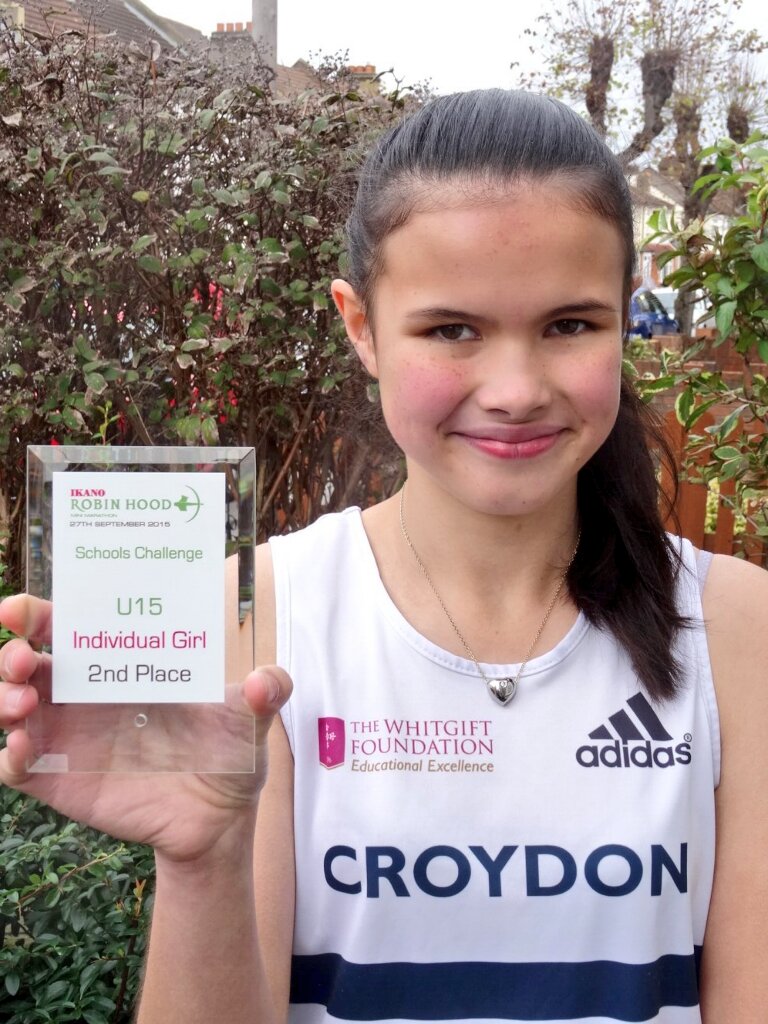 RunMooreRun's tweet photo. Thanks for posting this trophy @RobinHoodHalf @Ikano_UK and congratulations to Jessica of @harrierscroydon &amp; @WHSGPE https://t.co/YXSFOC3ntp